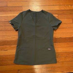 Figs moss green XS top